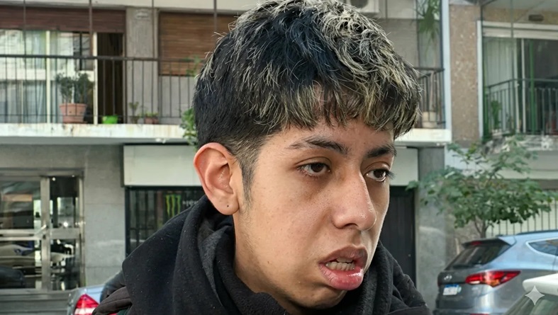 Tiene 19 años y busca trabajo para darle de comer a su familia: la dramática historia de Bruno